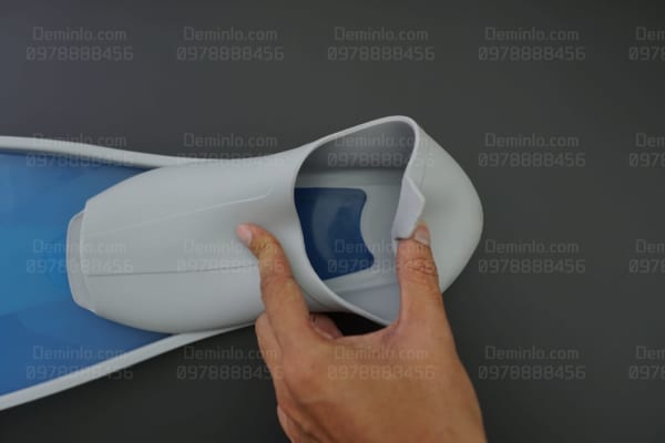 Chất liệu nhựa mềm dẻo phần chân vịt giúp bạn thoải mái sử dụng