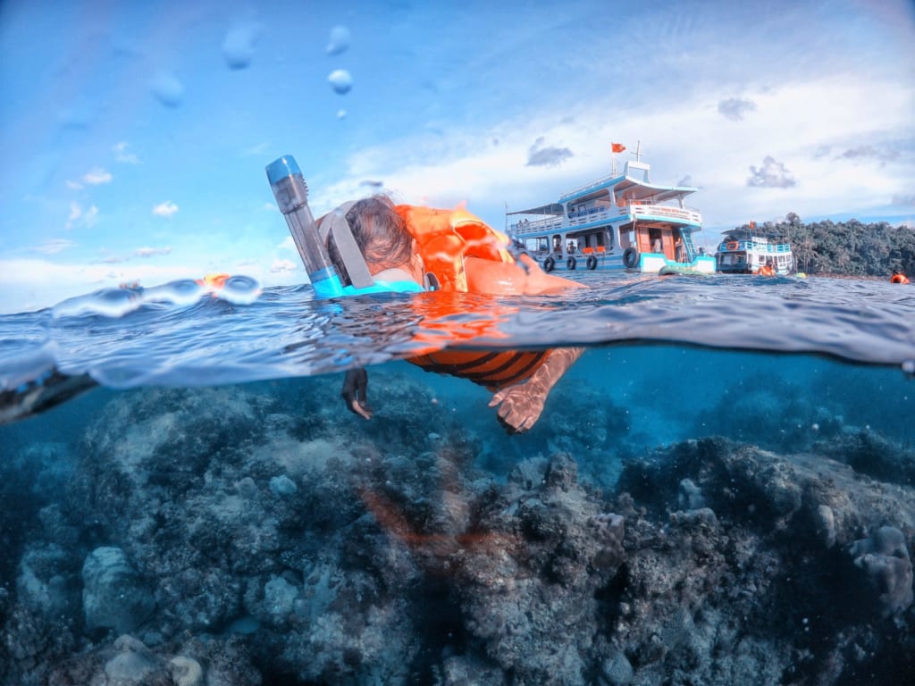 lặn biển bằng kính lặn full face tại đảo nam du chụp bằng gopro